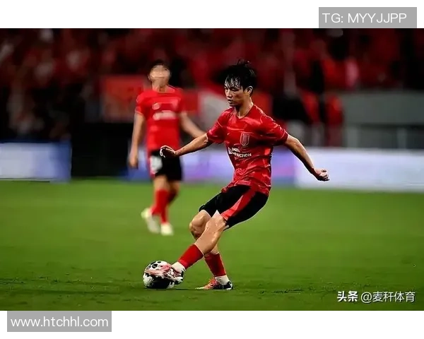 如何在足球赛场上发现潜力巨大的球星并培养成顶级球员